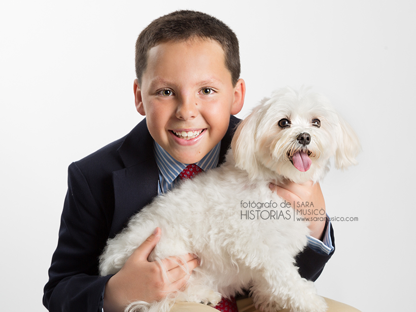 fotografía de comunión en estudio natural con mascota